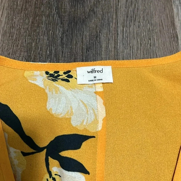 (45) Aritzia Wilfred floral  blouse - Picture 2 of 3